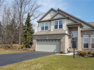 766 Auburn Lakes Dr, Chagrin Falls, OH 44023