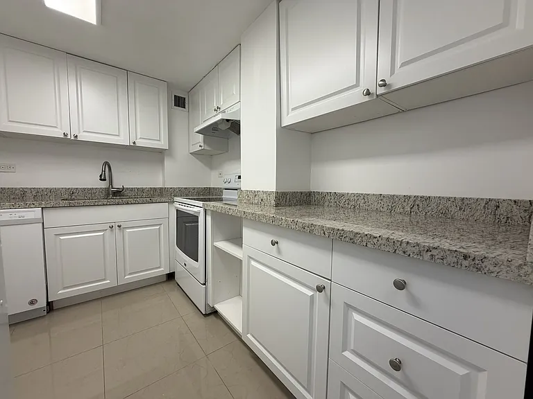 2800 N Flagler Dr #211-1 — Photo 8