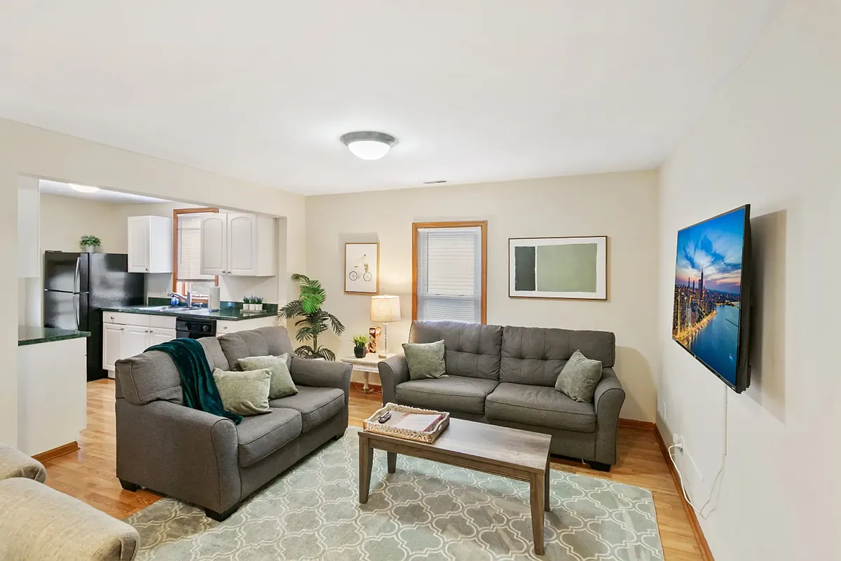 Building Photo - 301 W Park Ave #2