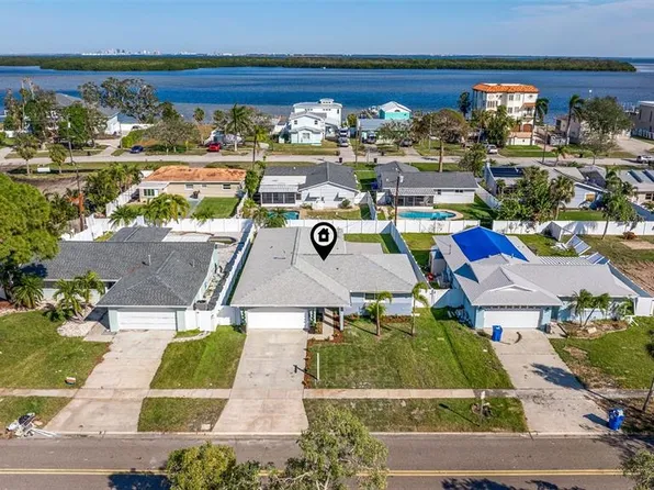 6025 Venetian Blvd NE, Saint Petersburg, FL 33703