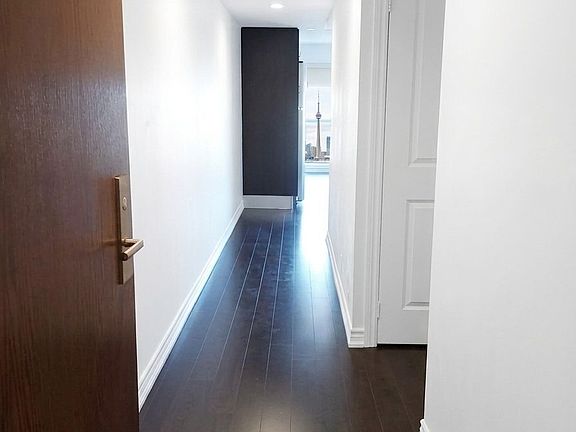4th image of 386 Yonge St #4206