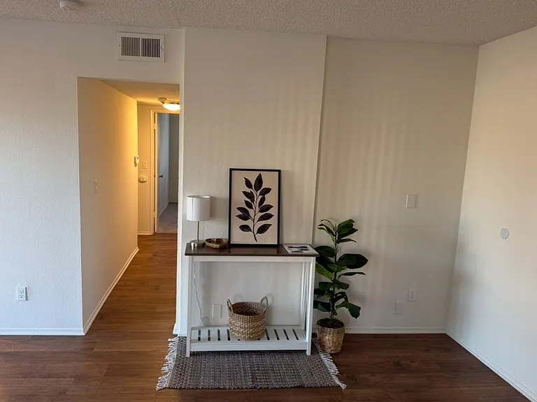 Castilian Park Apartments — Photo 11