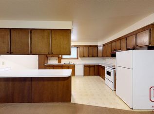 918 E Owens Ave APT 11, Bismarck, ND 58501