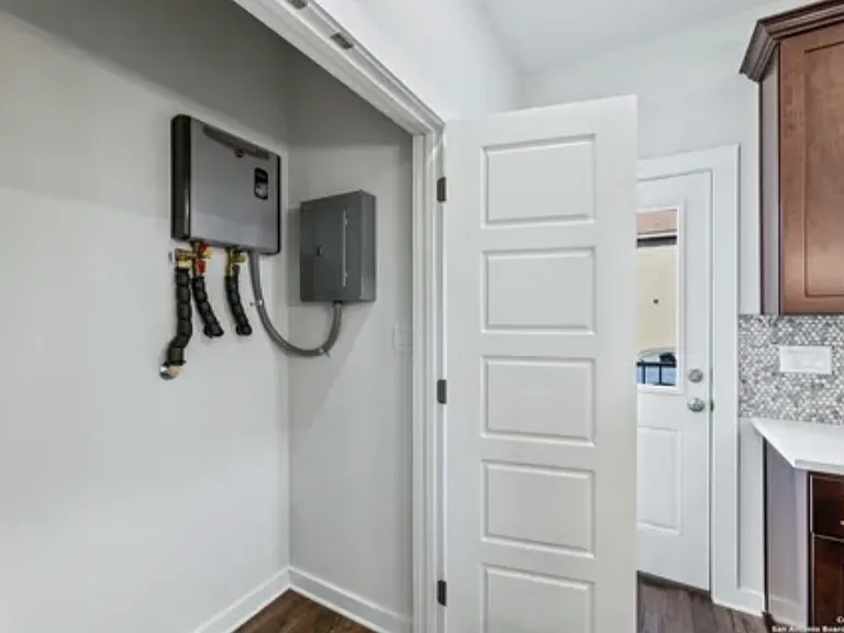 810 S Walters St #102 — Photo 15
