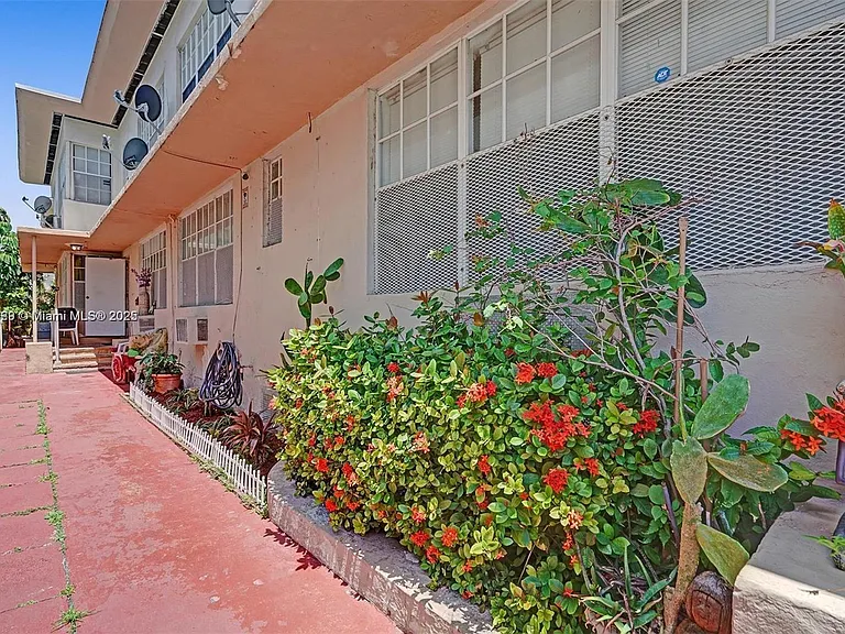 6860 Abbott Ave #4 — Photo 7