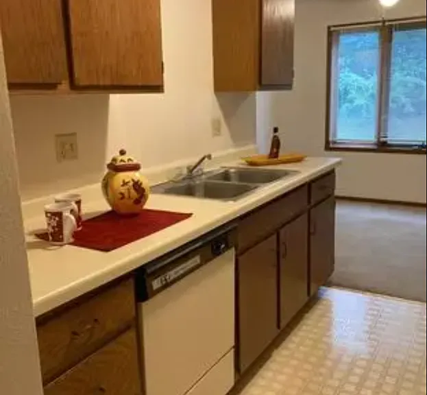 Foxwood Apartments — Photo 13