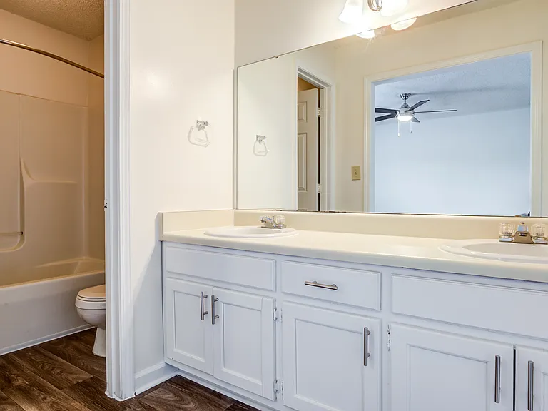 Estates at Bellwood Apartment Homes — Photo 19