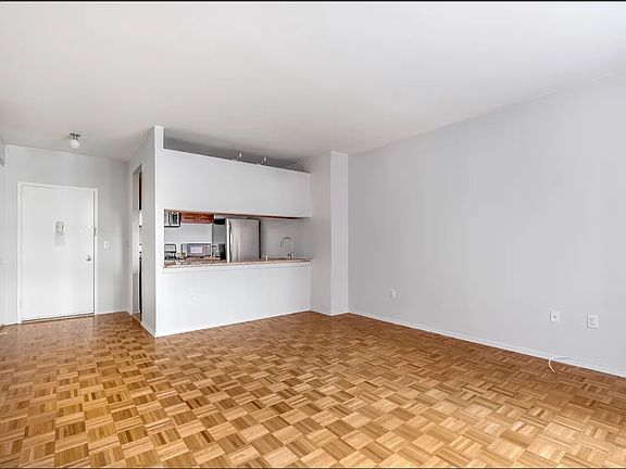 3rd image of 350 Albany St