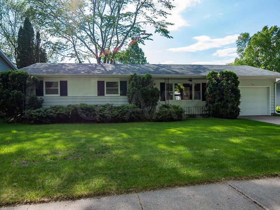1st image of 2606 Clover Dr