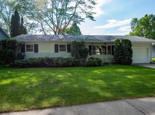 2606 Clover Dr, Grand Forks, ND 58201