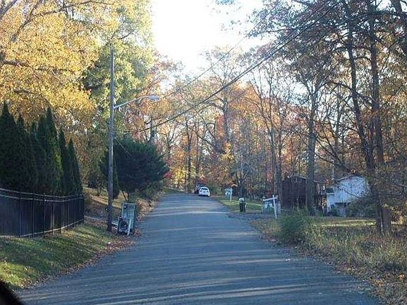 Exterior Neighborhood (street photo)