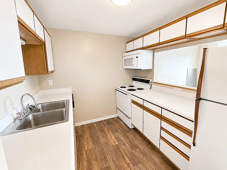 Kensington Tower Apartments — Photo 10