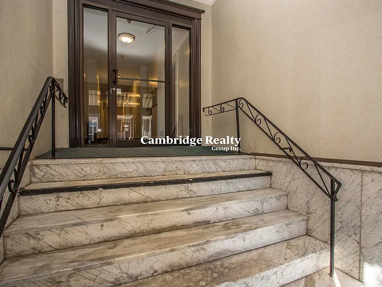 12 Elko St #2T — Photo 11