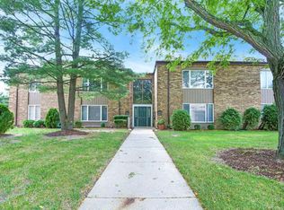 454 Barkwood Dr NW, Grand Rapids, MI 49534