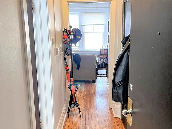 3rd image of 4725 N Lincoln Ave