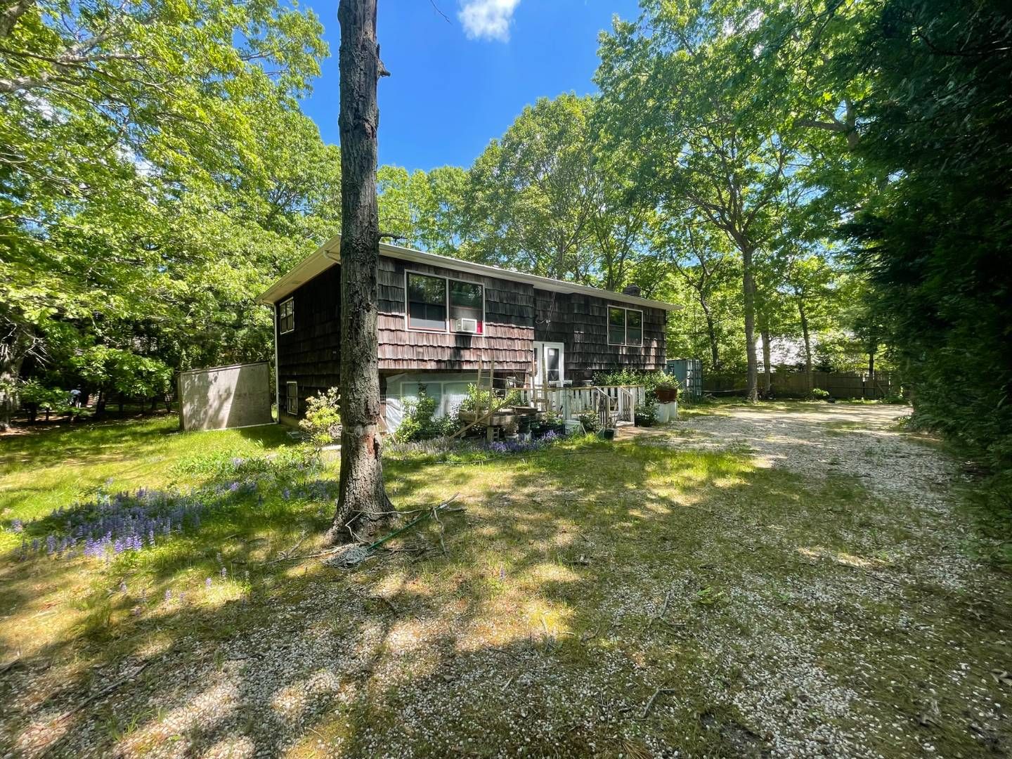 21 Bathgate Rd, Wainscott, NY 11975 Out East