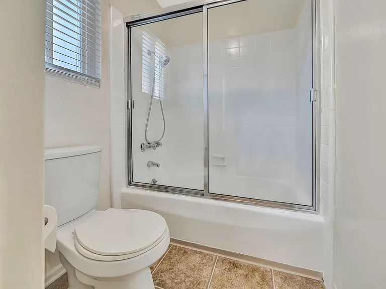 10634 Holman Ave #3-2 — Photo 33