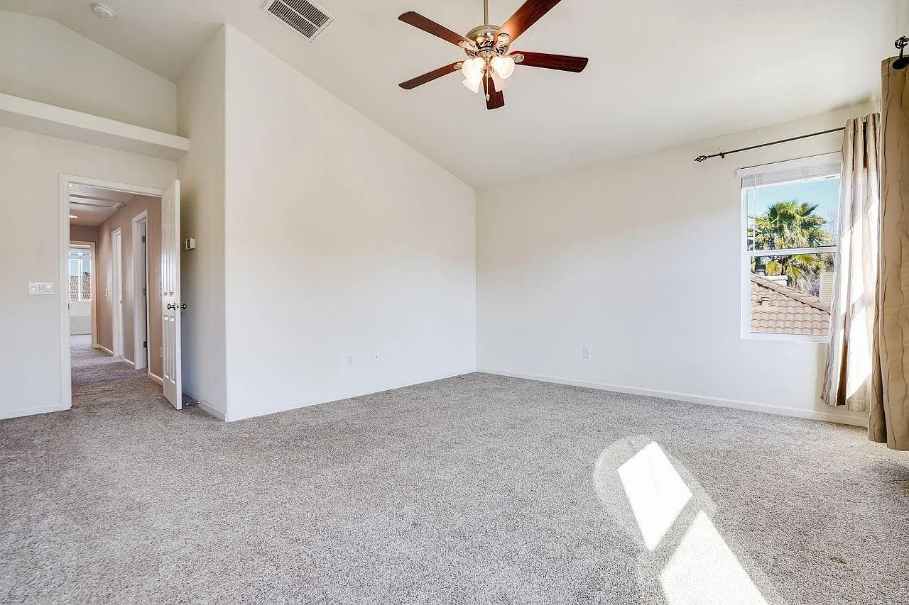 1 bed, 2548 sqft, $1,275 — Photo 2
