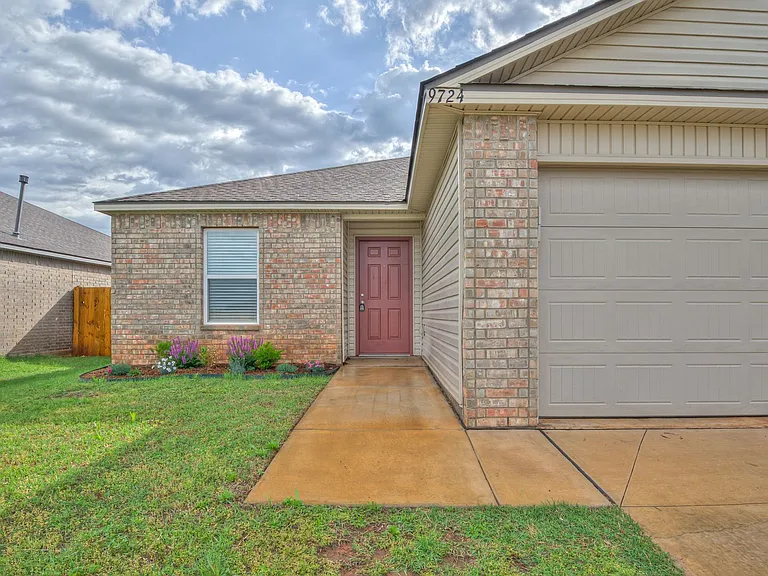 9724 Saddle Dr — Photo 3