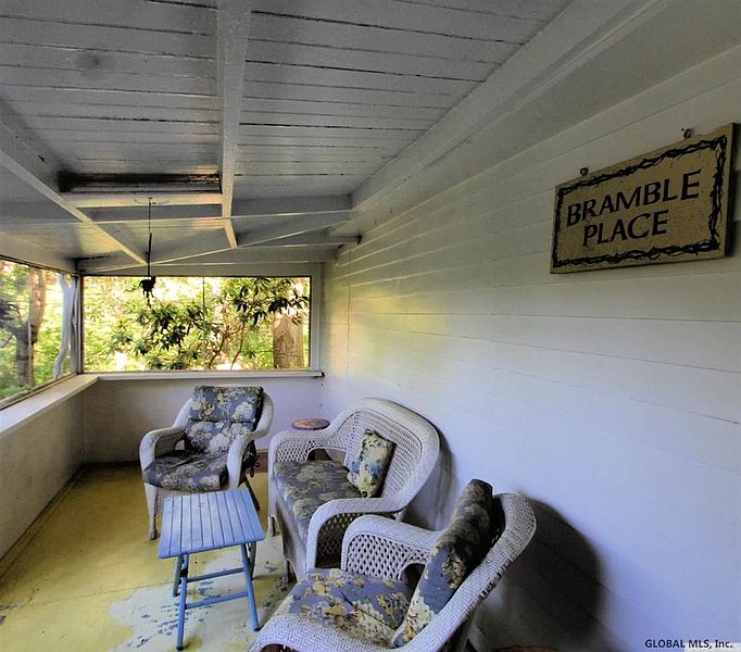 3rd image of 555 ROXBURY Road
