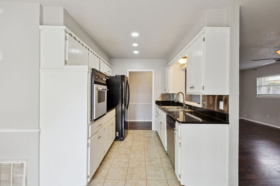 1622 Sheffield Dr_011.jpg