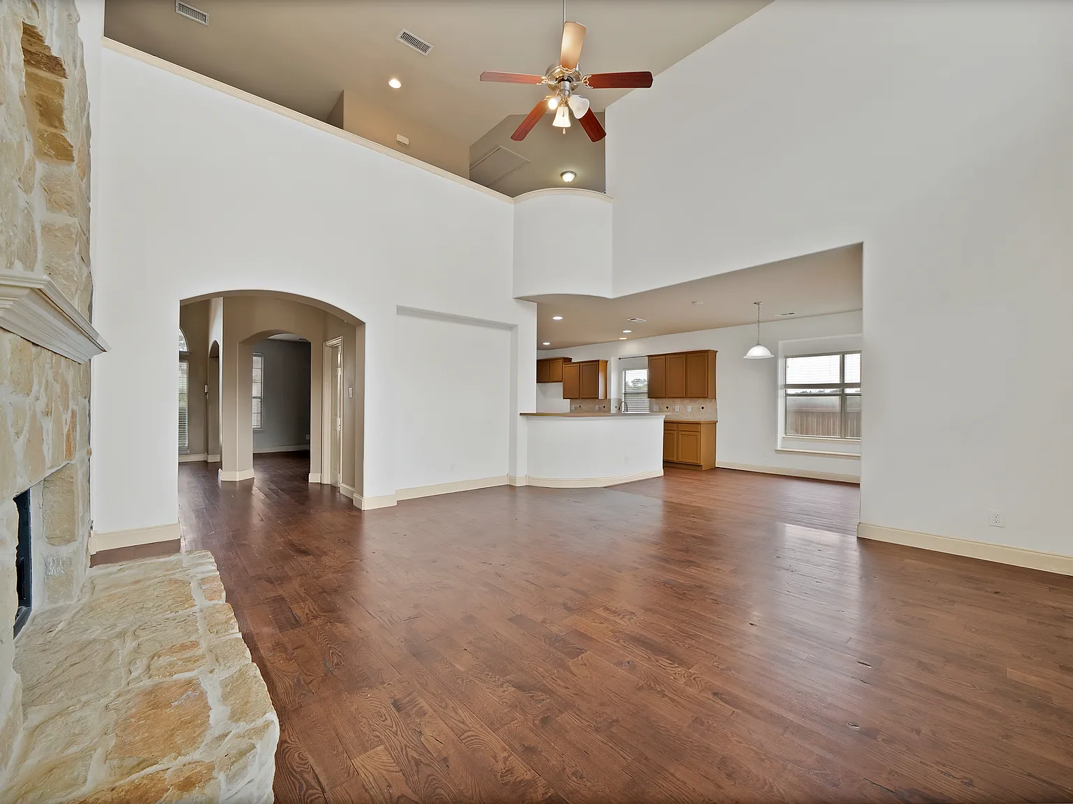4 bed, 3162 sqft, $2,800 — Photo 3