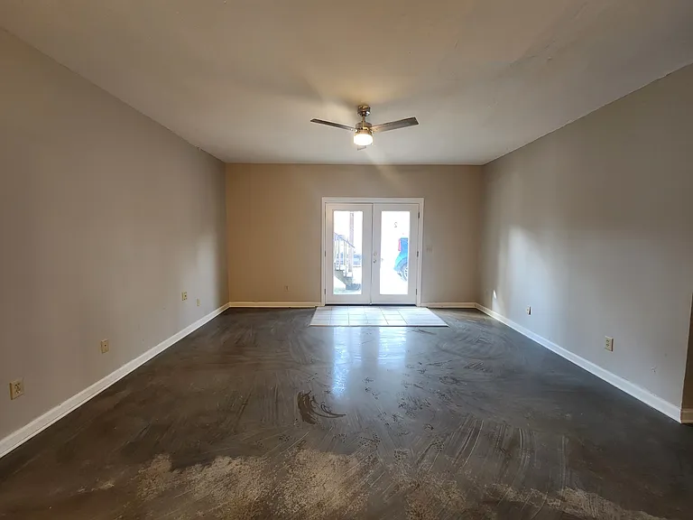 978 N Franklin Ave — Photo 6