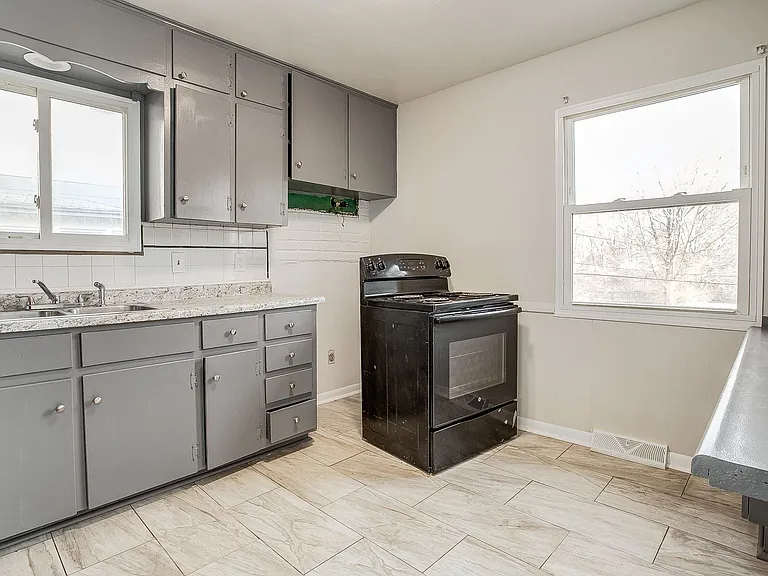 3604 E 61st St — Photo 30