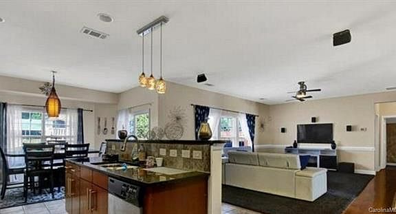 3rd image of 5538 Versage Dr