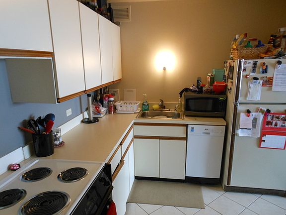 4th image of 3930 N Pine Grove Ave APT 2805