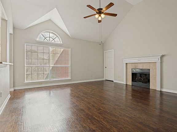 5th image of 305 Boulder Creek Dr