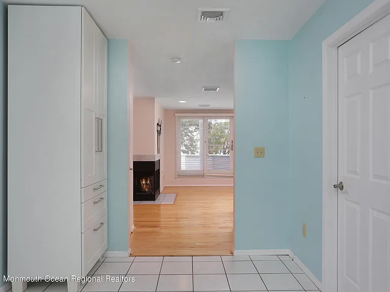 100 1st St #11 — Photo 11