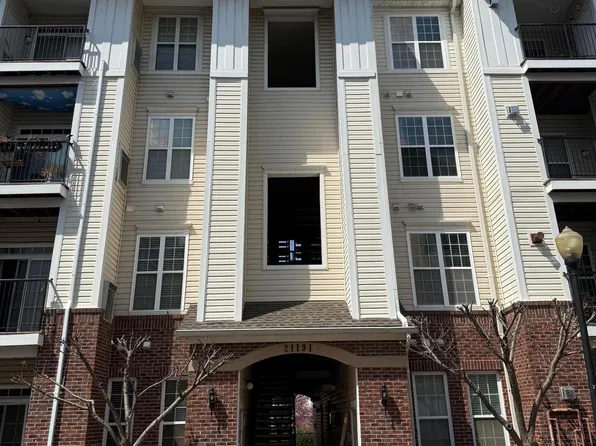 21191 McFadden Sq Unit 407, Sterling, VA 20165