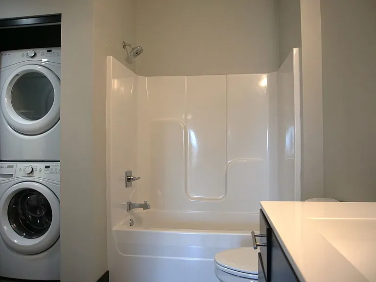 1028 3rd St SE #410 — Photo 15