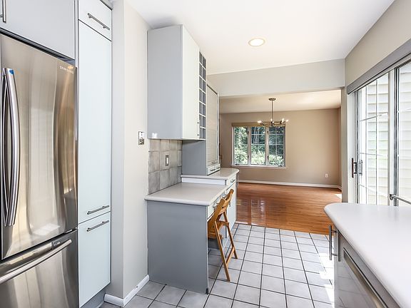 5th image of 6 Pine Wood Cir