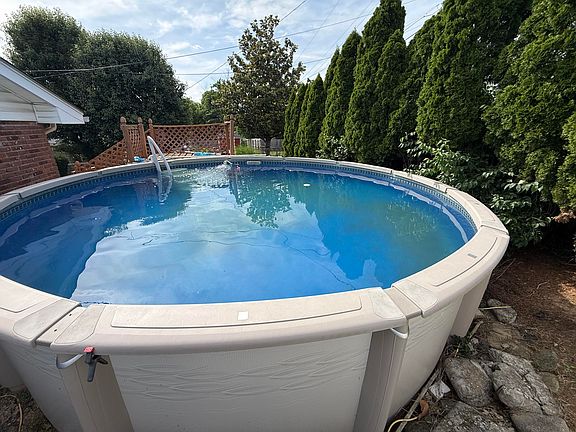 2nd image of 528 Estes Dr
