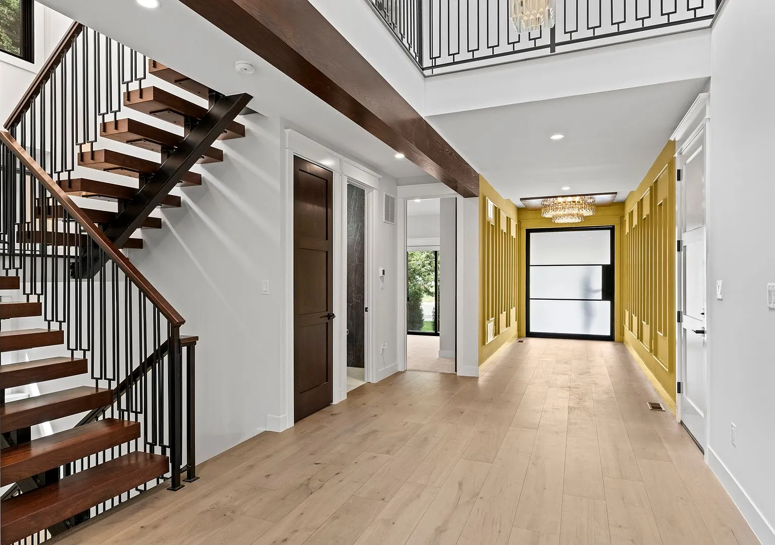 Luxury 6BD, 7BA Hilltop Home with Walk-Out Basement — Photo 3