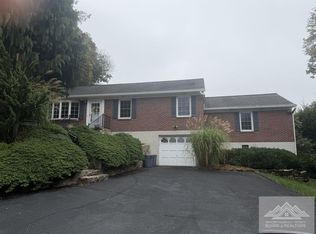 108 Christie Manor Dr, Bluefield, WV 24701