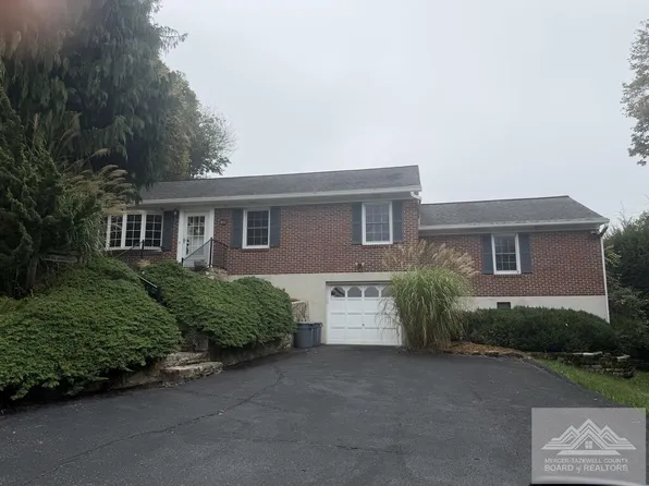 108 Christie Manor Dr, Bluefield, WV 24701