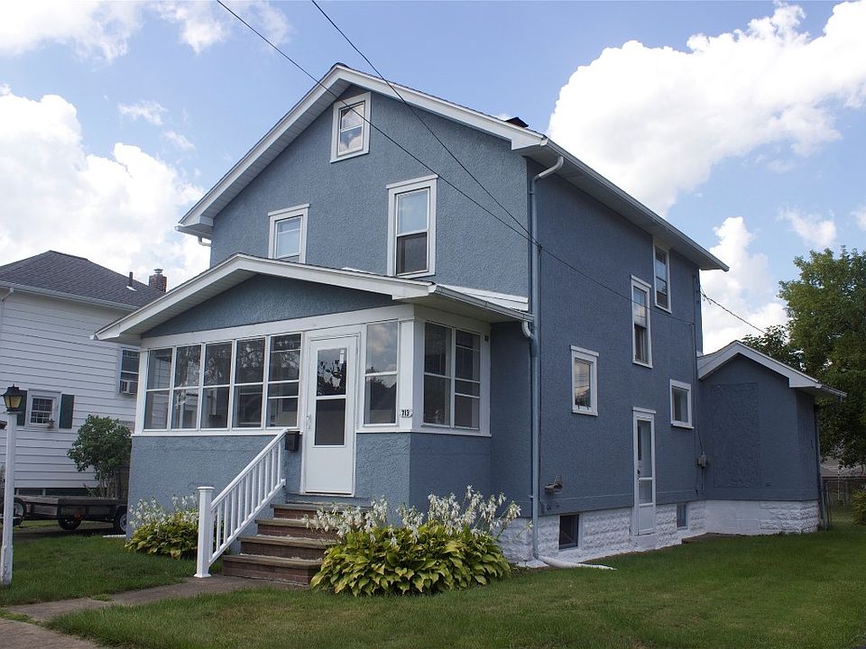 1st image of 713 Elm St