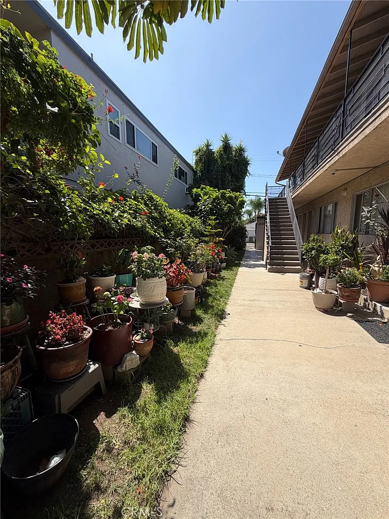 1808 10th St — Photo 3