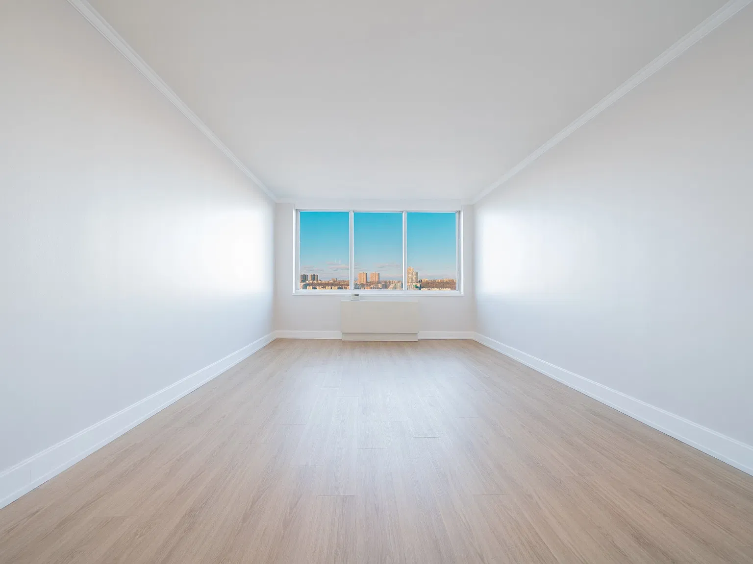 140 Riverside Boulevard — Photo 2