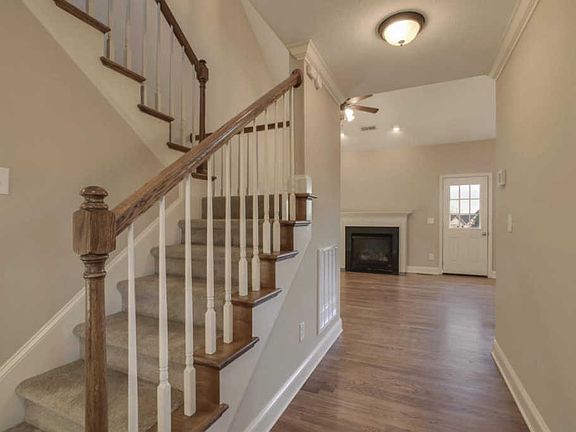 3rd image of 6336 Stillglen Ln