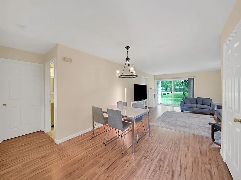 115 Wycombe Pl — Photo 6