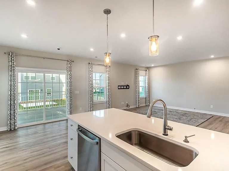 4003 Bluebell Ln — Photo 9