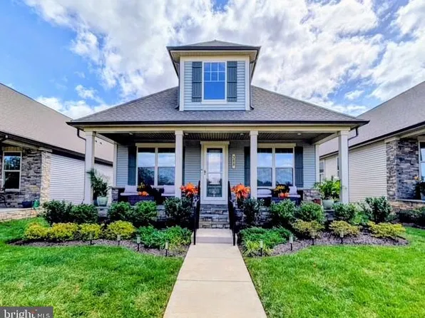 388 Crown Point Dr, Frederick, MD 21702