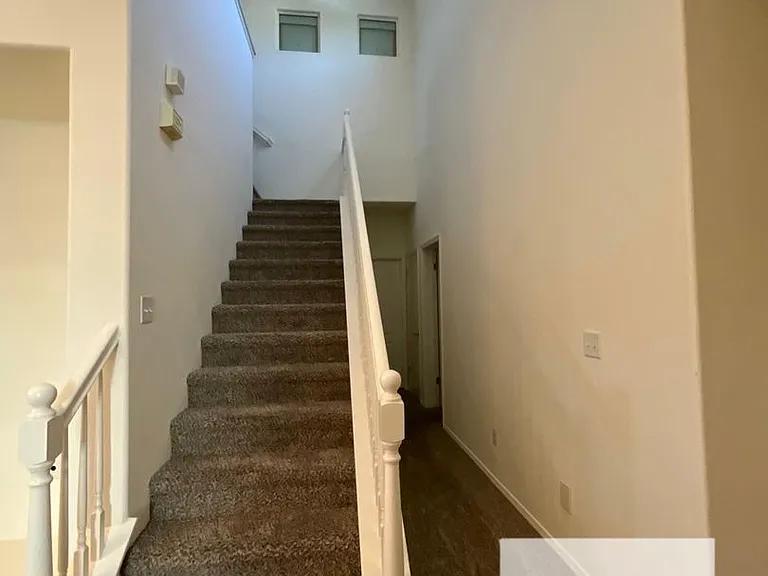626 W Lisbon Ln — Photo 3
