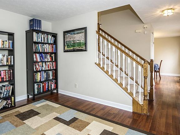 5th image of 2442 Hillsdale Dr
