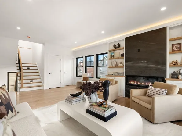 20 Clinton St #22, Newton, MA 02458