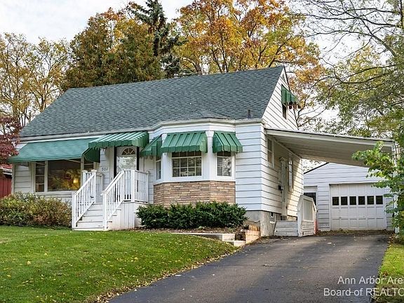 3rd image of 902 Hillside Ct